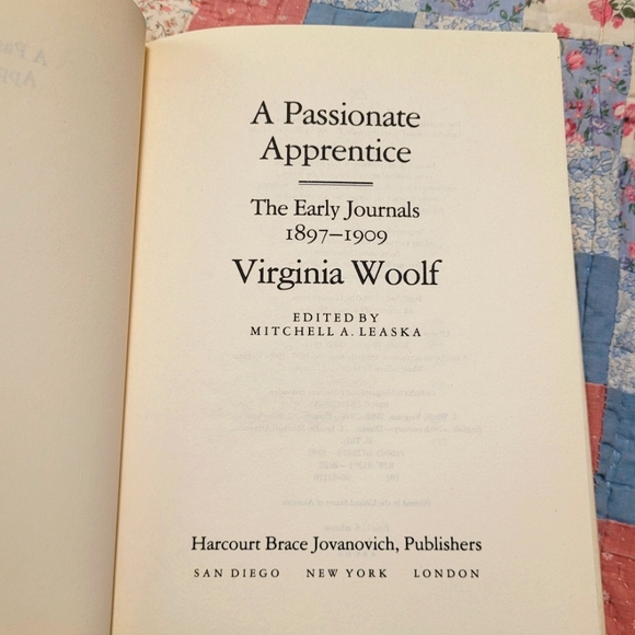 A Passionate Apprentice Hardcover Book by Virginia Woolf 1st Edition 1990 EUC - Picture 4 of 6
